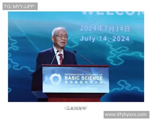 学霸足球明星的双重人生：在绿茵场上与学术领域的辉煌成就