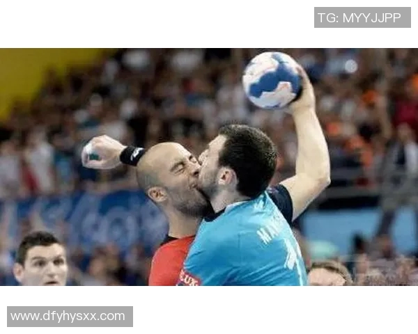 足球场上的搞笑瞬间足球明星们的幽默小短片合集