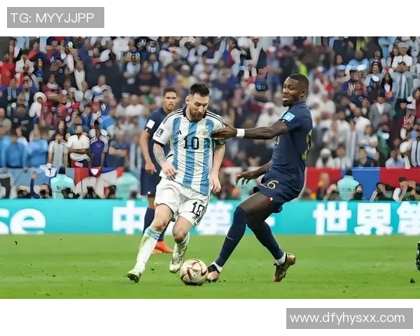 足球明星们齐聚一堂共同见证梅西精彩进球瞬间的热血时刻